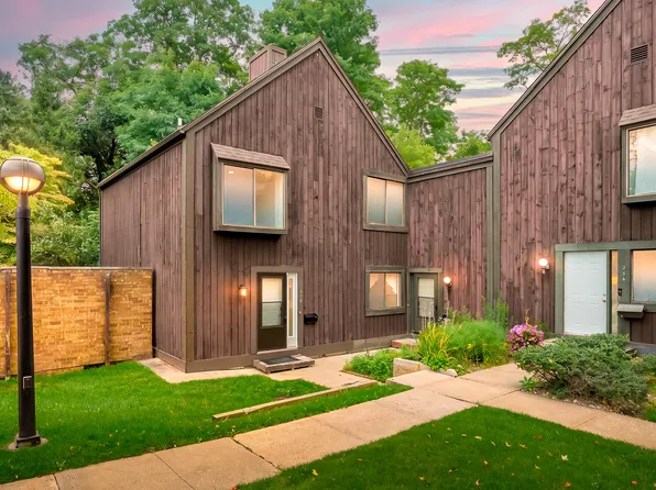 238 Falkirk Ct, Kalamazoo, MI 49006
