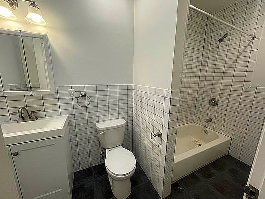 3rd image of 285 Wyckoff Ave #3