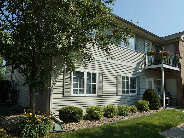 Windsor Pond Apartments — Photo 2