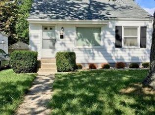 18819 Woodcrest St, Harper Woods, MI 48225