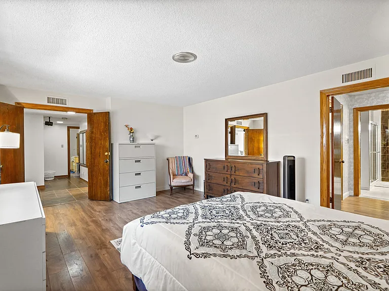 10307 Donna Ave — Photo 40