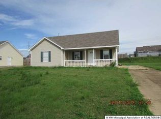 811 Spring Ridge Cv, Holly Springs, MS 38635