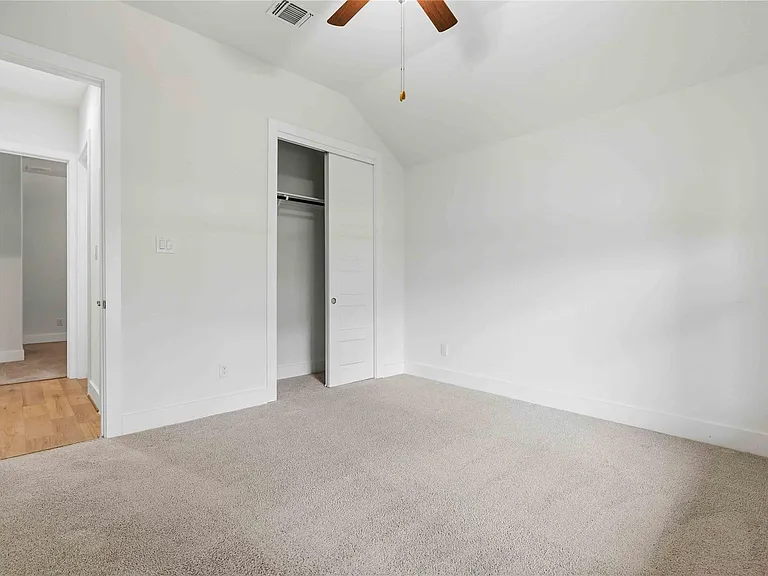 401 Sitlington Ln — Photo 18