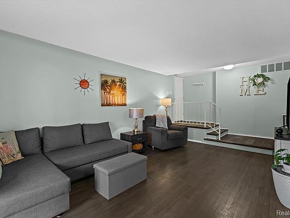 5th image of 16539 Middlebelt Rd Unit 2