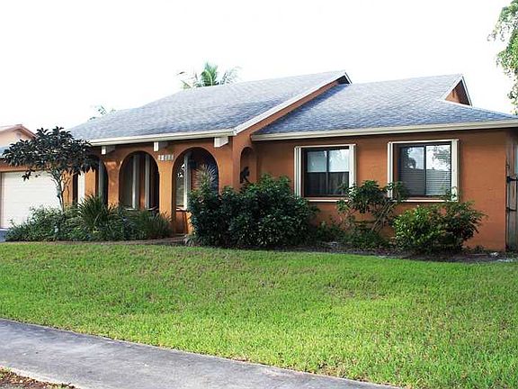 5th image of 10211 SW 49th Ct