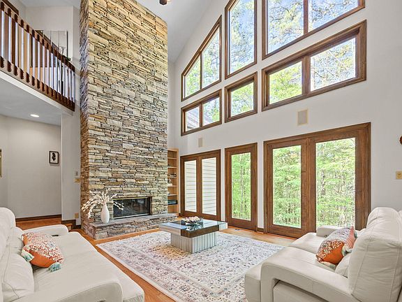 2nd image of 12117 Cliffside Cir