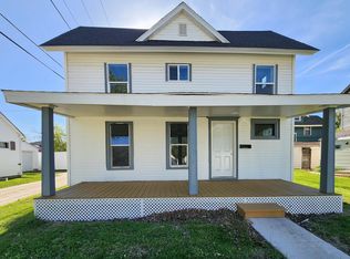 205 S Tama St, Manchester, IA 52057