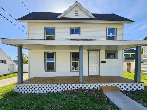 205 S Tama St, Manchester, IA 52057