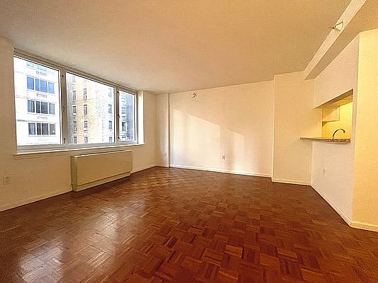 3rd image of 350 W 43rd St APT 6C