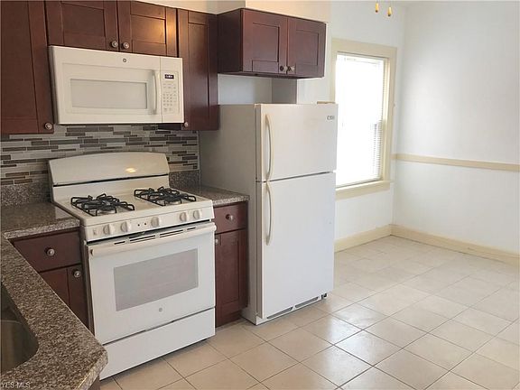 3rd image of 13501 Lakewood Heights Blvd #2