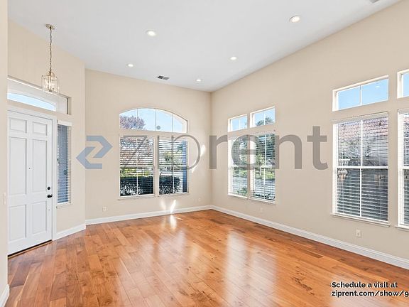 3rd image of 1468 Bergerac Dr