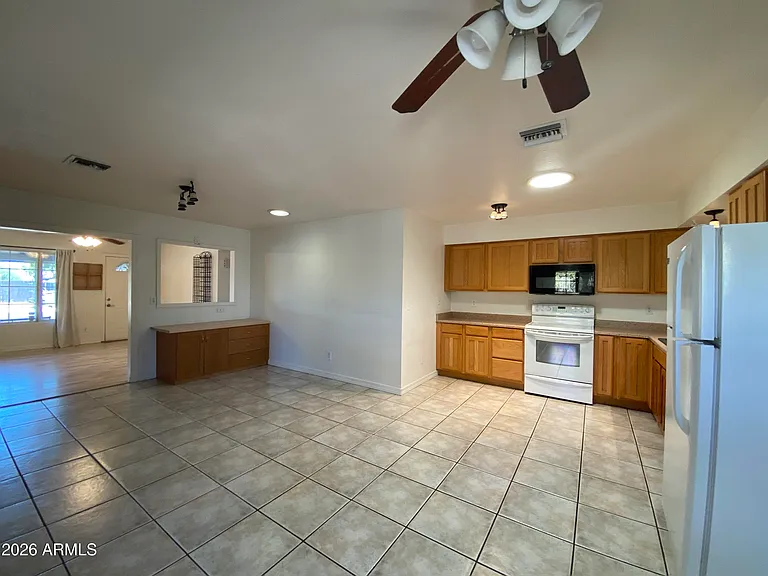 6728 W Vogel Ave — Photo 3