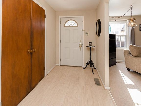 3rd image of 8044 Hilltop Ln