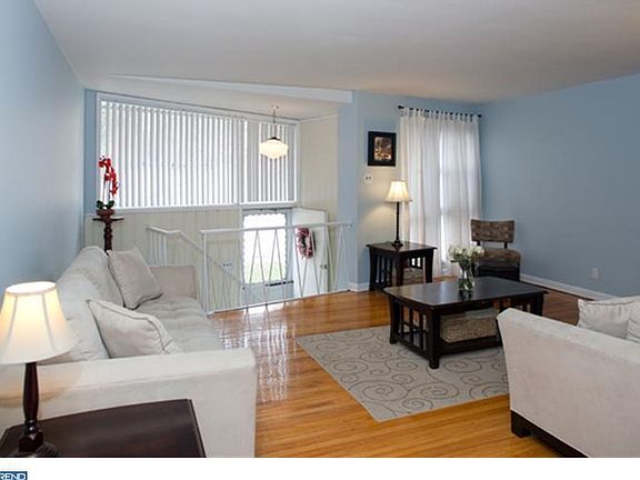 3rd image of 3848 Conshohocken Ave
