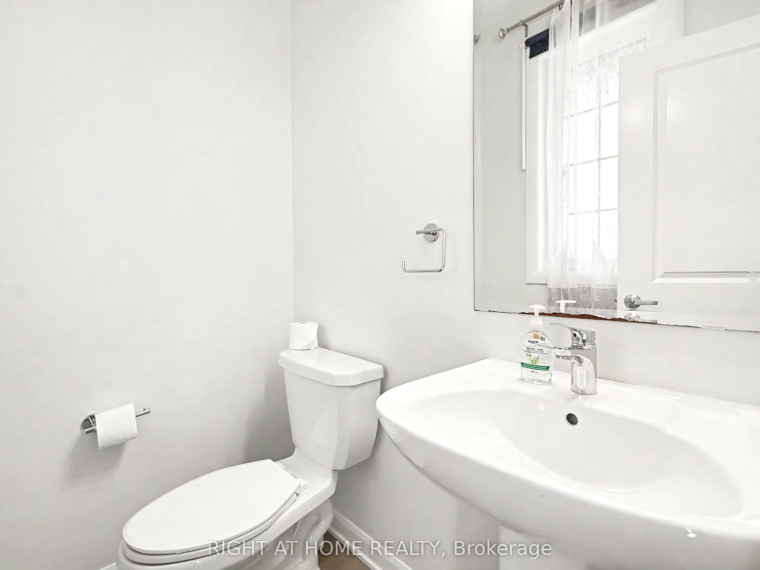 4 bed, $2,850 — Photo 2