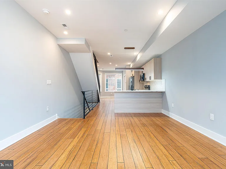 2821 Livingston St #2 — Photo 2