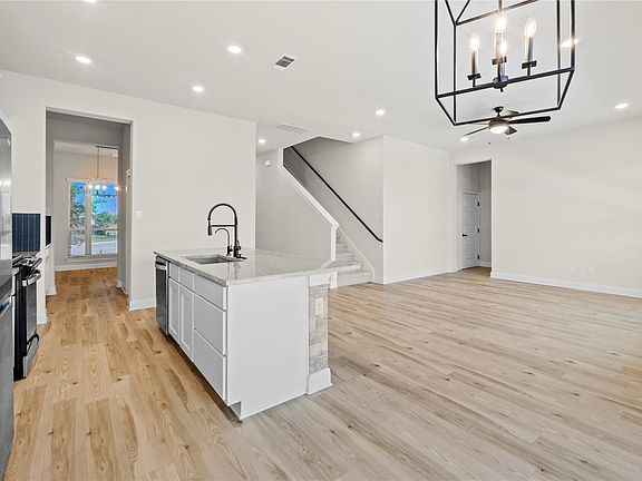 2nd image of 103 Periwinkle Ln