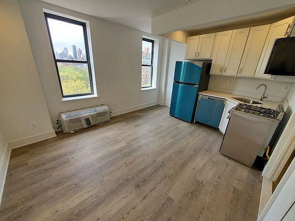 3rd image of 45 W 81st St #10E