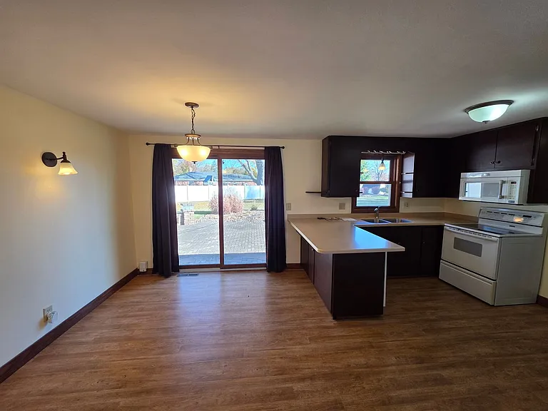 1798 Chateau Dr — Photo 7