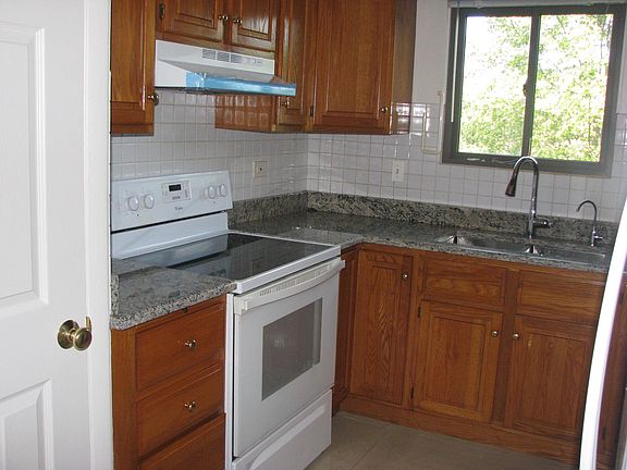 4th image of 1114 Chalet Dr APT 3E