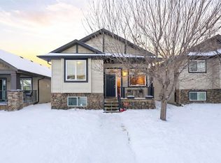 139 E Vickers Close, Red Deer, AB T4R 0C8