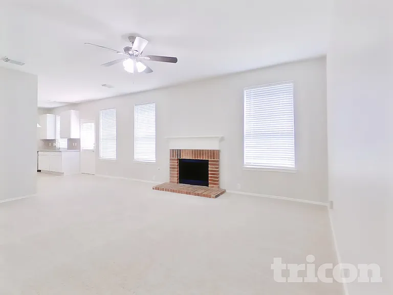 18810 Woodbreeze Dr — Photo 3