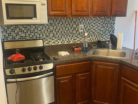 3rd image of 7510 Grand Central Pkwy APT 3C