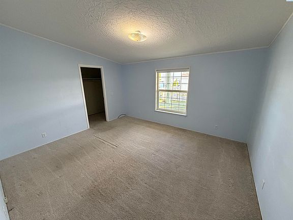 4th image of 212 Crestwood Dr