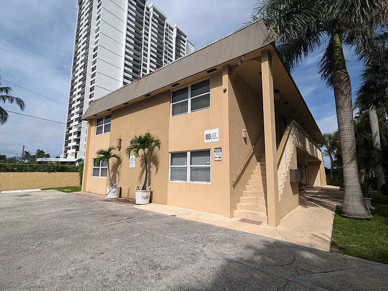 5500 N Flagler Dr — Photo 1