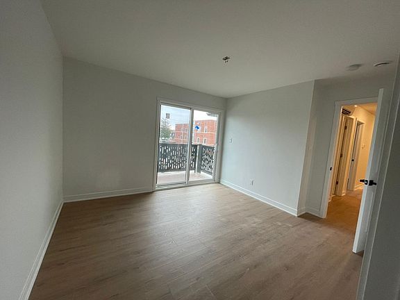 5th image of 1701 N Rosewood Ave APT 10