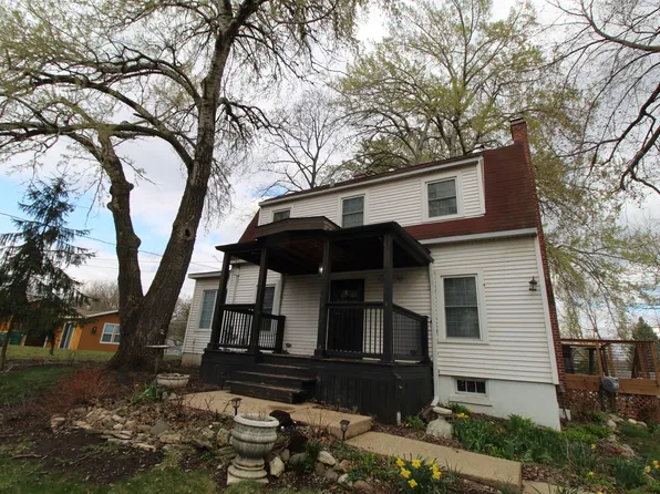 111 Manor Ave, Fox Lake, IL 60020