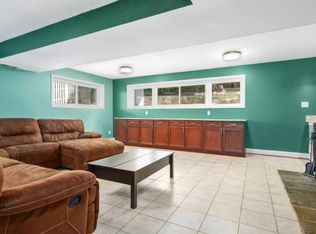 8203 Kenfield Ct, Bethesda, MD 20817