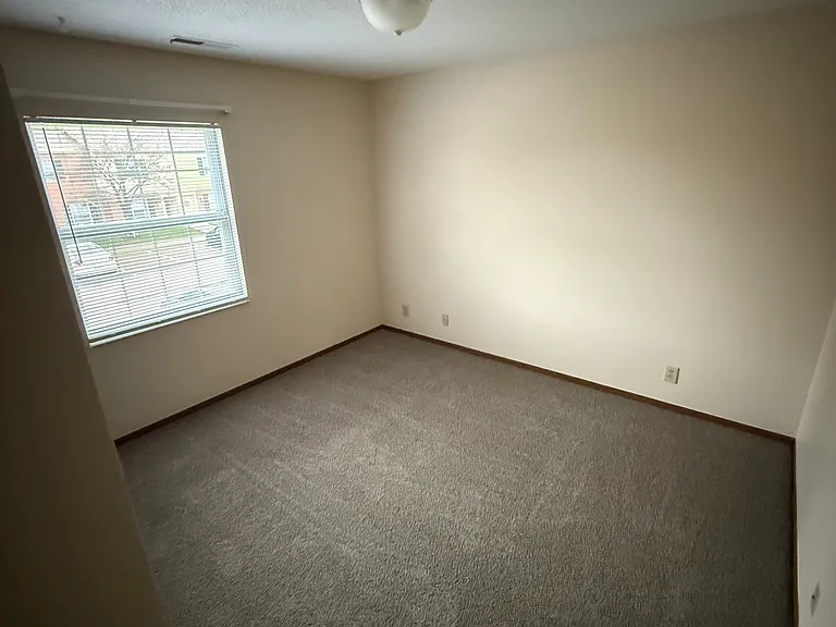 Oglebay Village Apartments — Photo 26