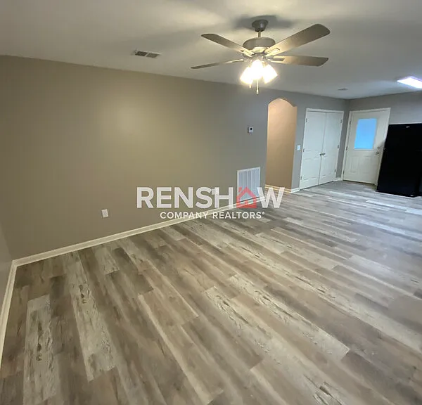 732 Tucker St — Photo 5