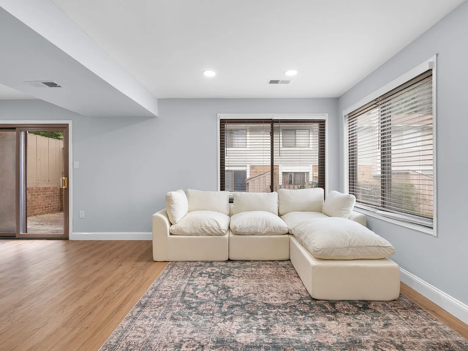 3 bed, 2.5 bath, 1248 sqft, $2,700 — Photo 4