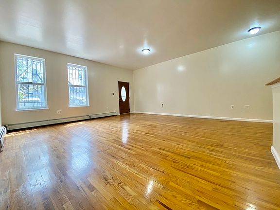 4th image of 1108 Putnam Ave #1