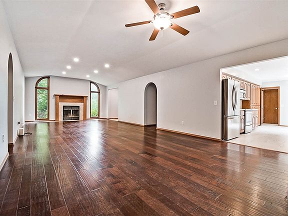 5th image of 48 Huskins Cir