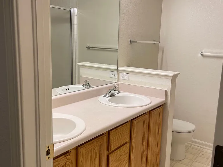 2950 Neil Dr #8 — Photo 23