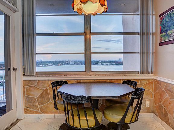 2nd image of 18011 Biscayne Blvd APT 1901