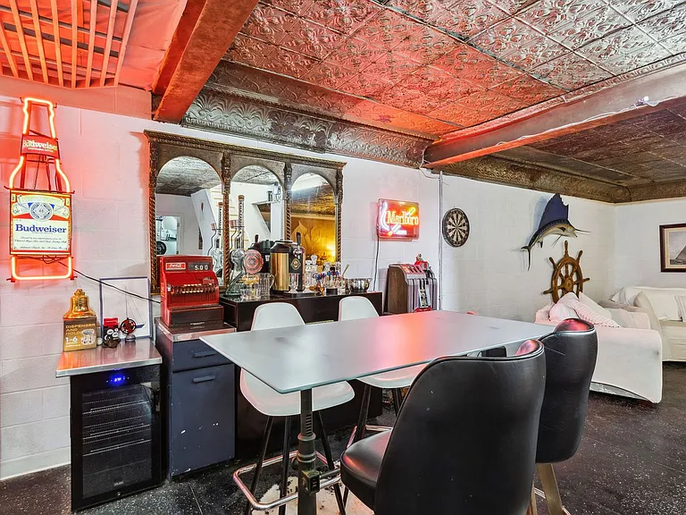Building's Lounge