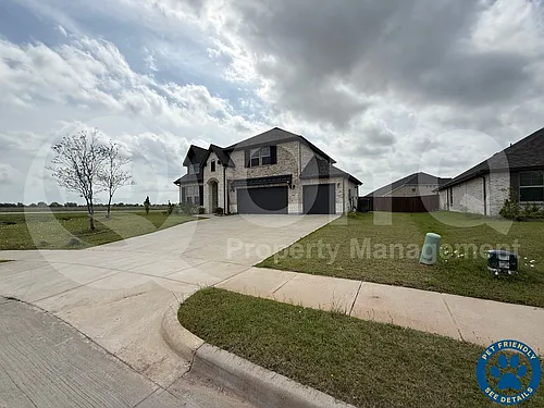 130 Monument Dr Photo 1
