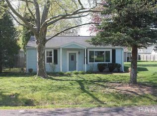 211 Entrance Dr, Pekin, IL 61554