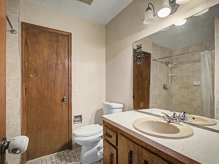 302 Bernard Rd — Photo 23
