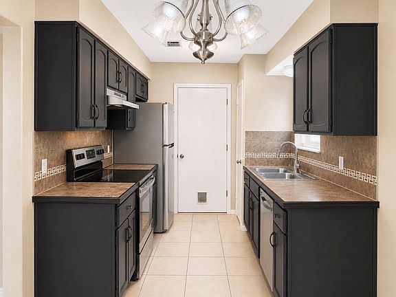 4th image of 815 Redway Ln