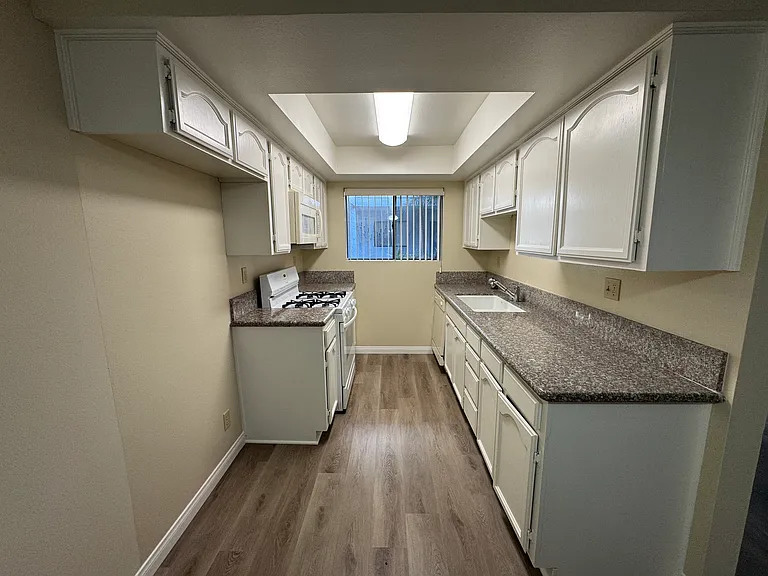 515 E Elmwood Ave #104 — Photo 12