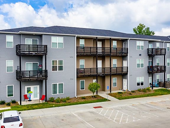 3rd image of 9451 Vernon Plz #207