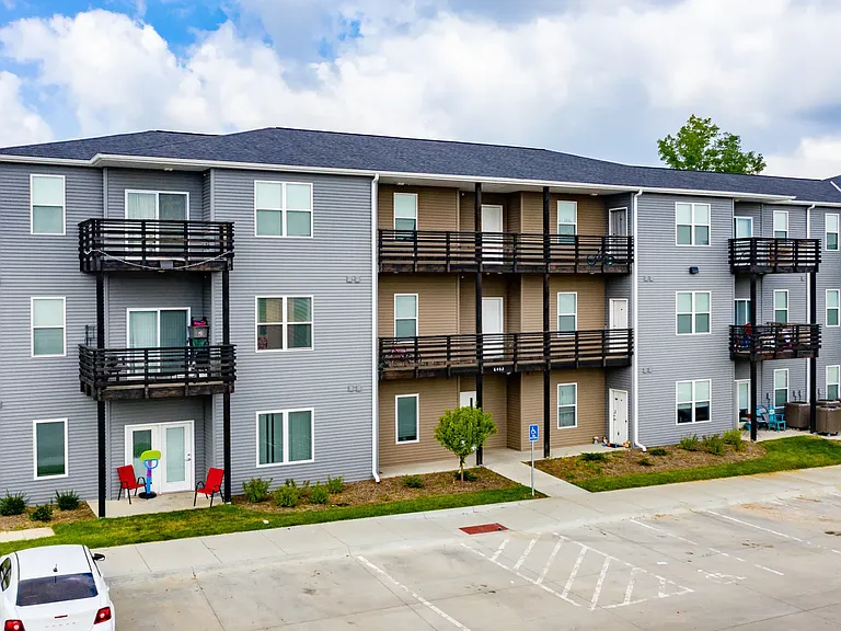 Aspen Grove Apartments — Photo 2