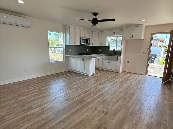 3rd image of 4925 E San Rafael St