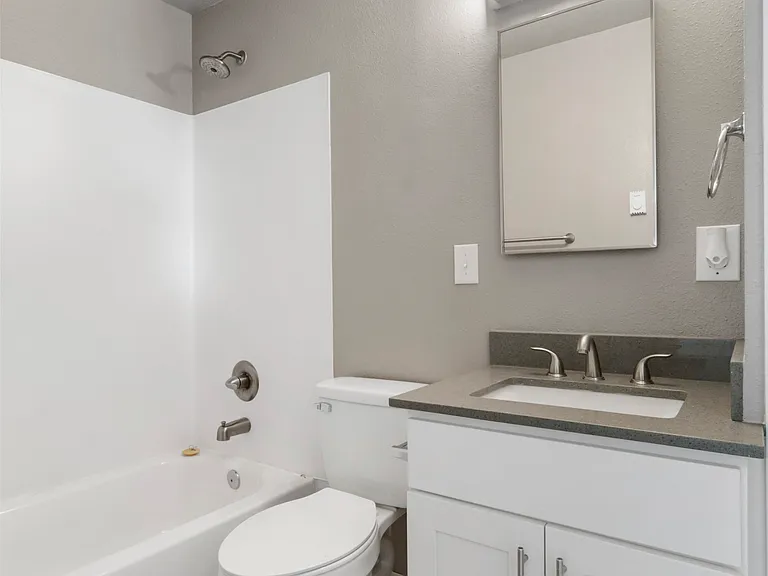 WhiteRock Apartments — Photo 19