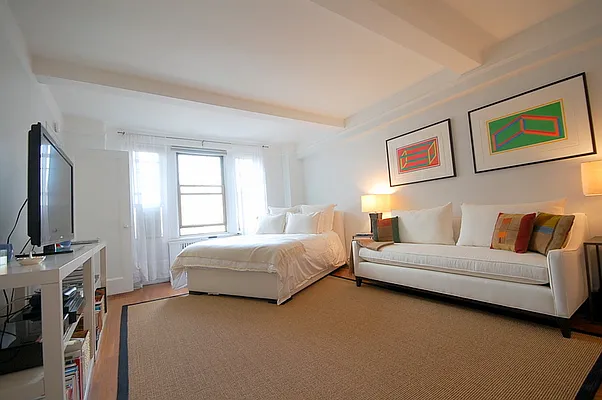 Rented by City Connections Realty | media 2